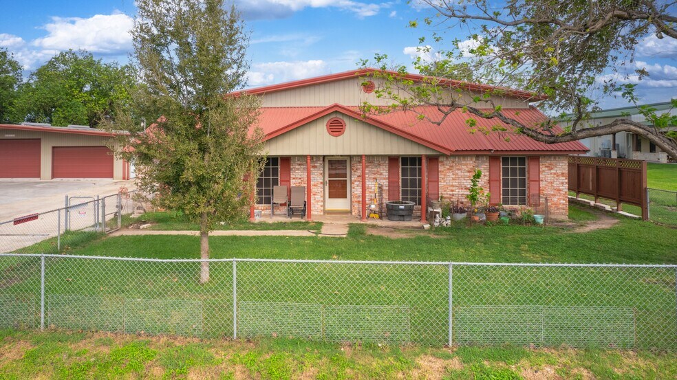 More Photos Of 7438 Wright Rd, Houston Light Distribution For Sale
