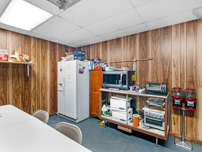 More Photos Of 1108 Anne St, Griffin Auto Repair For Sale