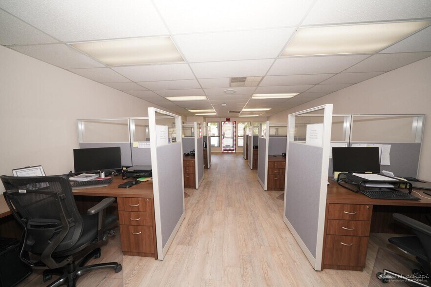 More Photos Of 20031 W Valley Blvd, Tehachapi Office For Sale