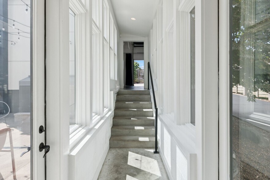 More Photos Of 2517 White Ave, Nashville Office Residential For Sale