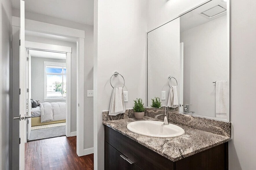More Photos Of 168 E Midvillage Rd, Sandy Apartments For Lease