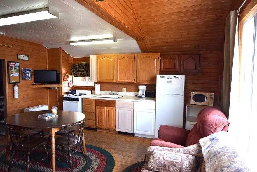 More Photos Of 109 Sinclair Rd, Sinclair Sports And Entertainment For Sale