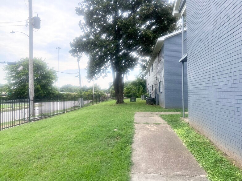 More Photos Of 1095 Merriwether Ave, Memphis Apartments For Sale