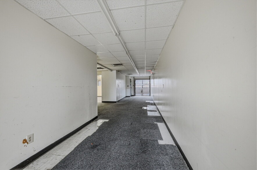 More Photos Of 1A Trolley Sq, Wilmington Storefront For Lease