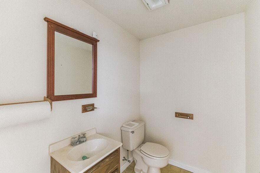 More Photos Of 34 Academy Hill Rd, Plainfield Office For Sale