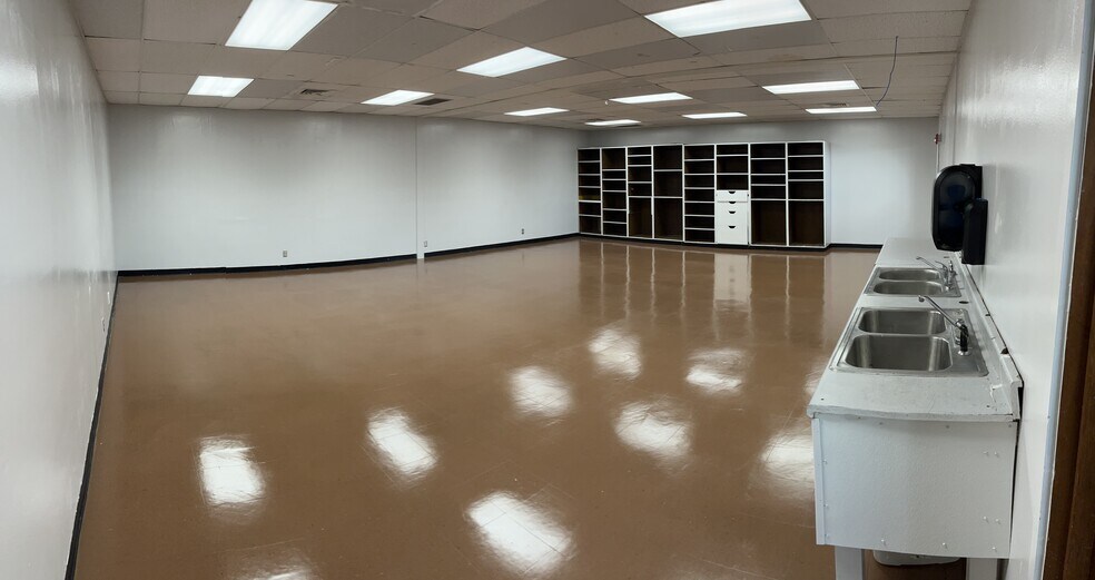 More Photos Of 7600 Woodrow Ave, Austin Schools For Lease