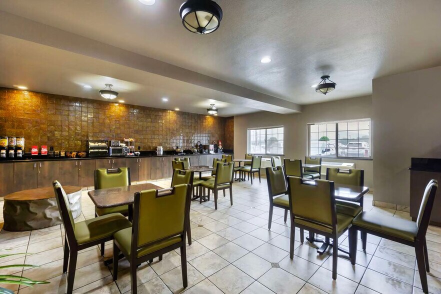 More Photos Of 1614 N 1st St, Yakima Hotel For Sale