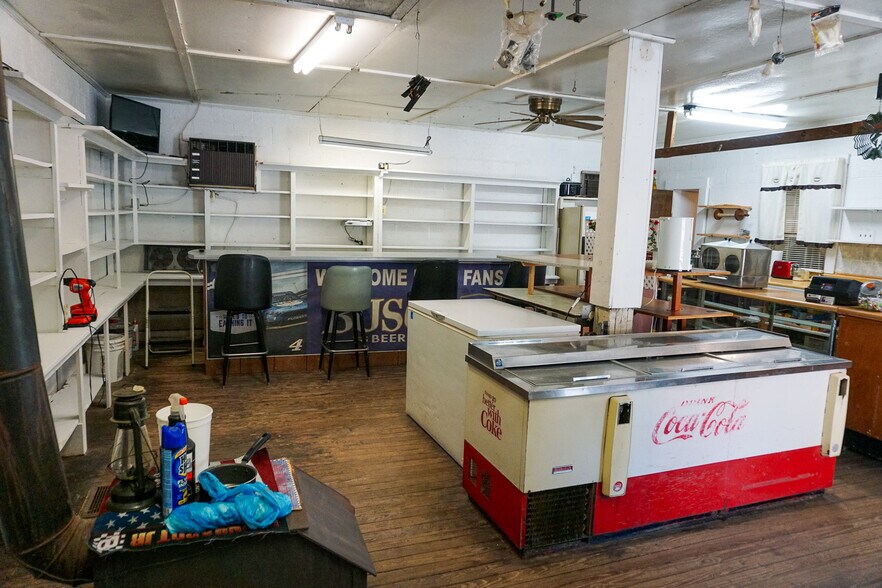 More Photos Of 109 Wilburn Valley Rd, Pearisburg General Retail For Sale