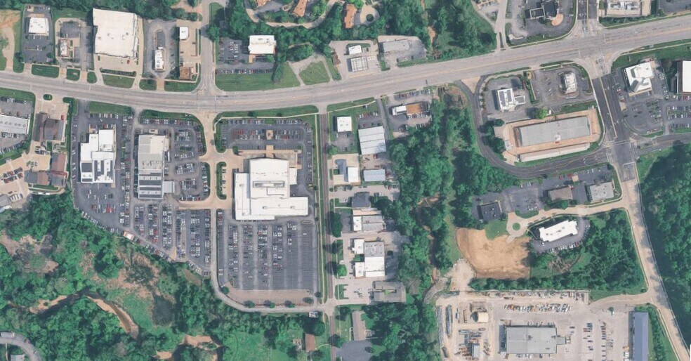 More Photos Of 2222 Mason Ln, Ballwin Showroom For Sale