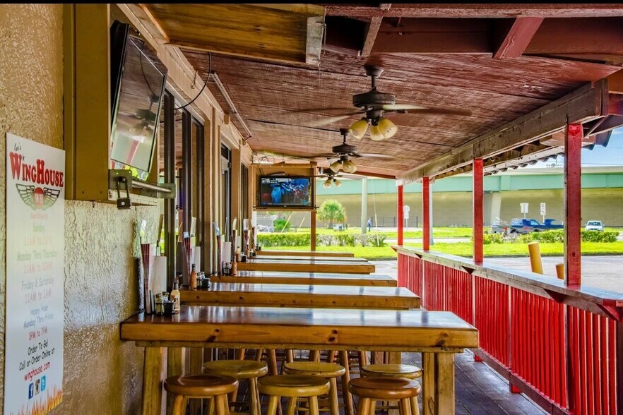 More Photos Of 3201 Parkway Center Ct, Orlando Restaurant For Lease