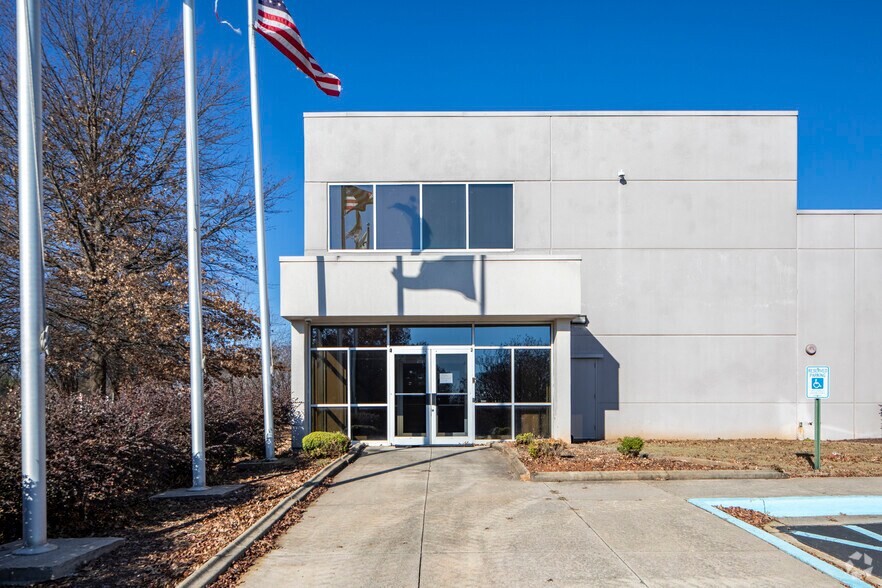 More Photos Of 400 Diamond Dr NW, Huntsville Flex For Lease
