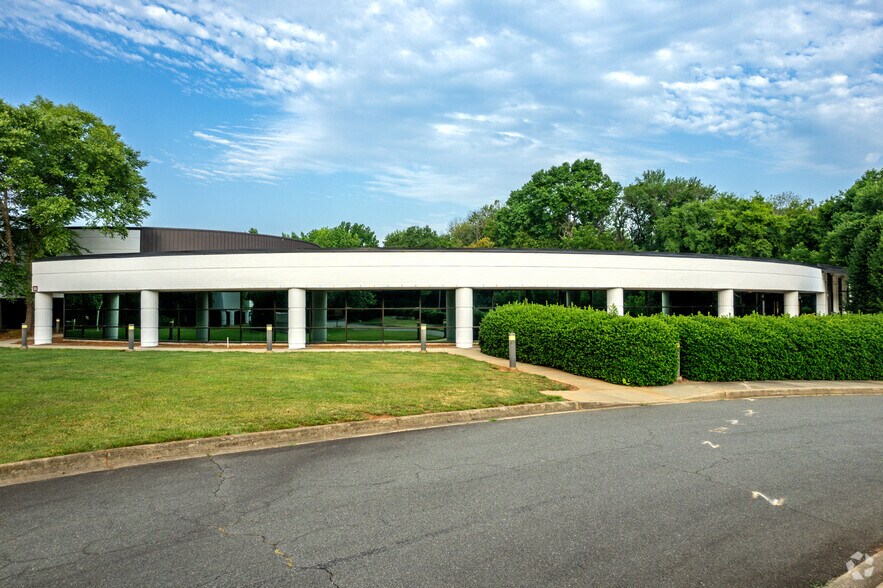 More Photos Of 1251 Arrow Pine Dr, Charlotte Unknown For Lease