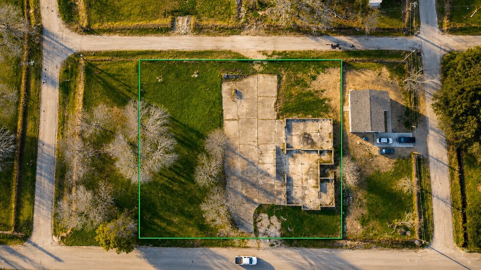 More Photos Of 4206 2nd 1/2 St, Brookshire Office For Sale
