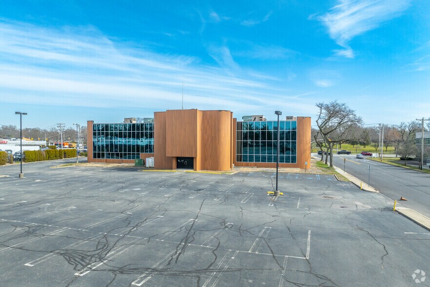 More Photos Of 875 Merrick Ave, Westbury Office For Lease