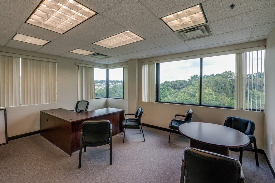 More Photos Of 6000 Brooktree Rd, Wexford Office For Lease