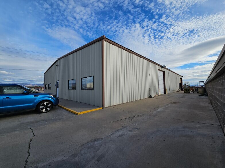 More Photos Of 1470 E Gardena Rd, Fort Mohave Flex For Lease