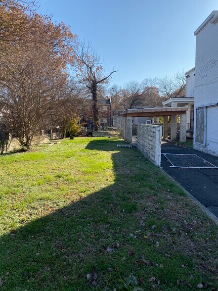 More Photos Of 4339 Hunt Pl NE, Washington Medical For Sale