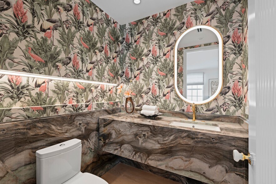 More Photos Of 255 Royal Poinciana Way, Palm Beach Storefront Retail Residential For Sale