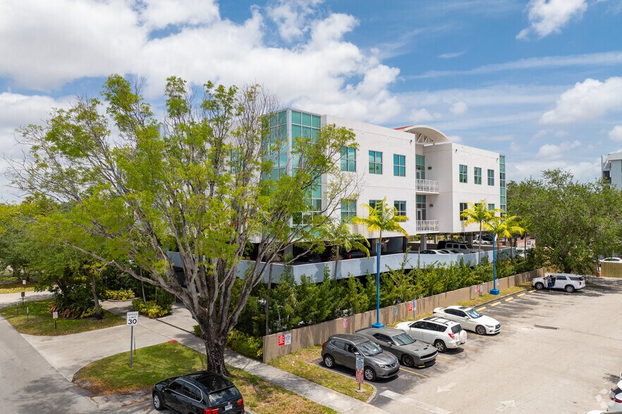 More Photos Of 657 South Dr, Miami Springs Office For Lease