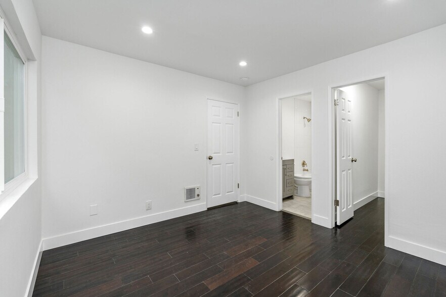 More Photos Of 217 43rd St, Manhattan Beach Apartments For Sale