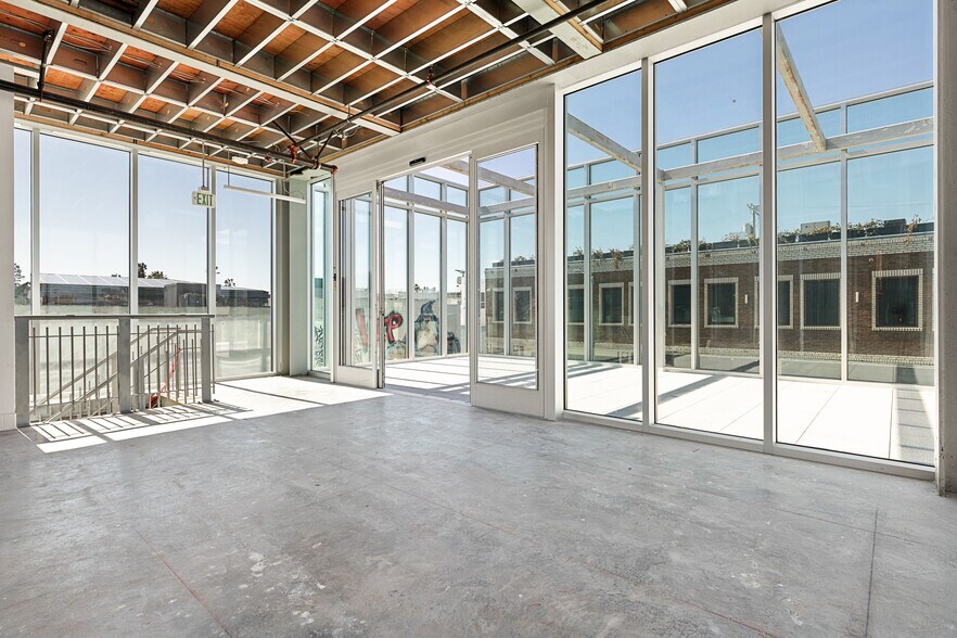 More Photos Of 78 Market, Venice Restaurant For Lease