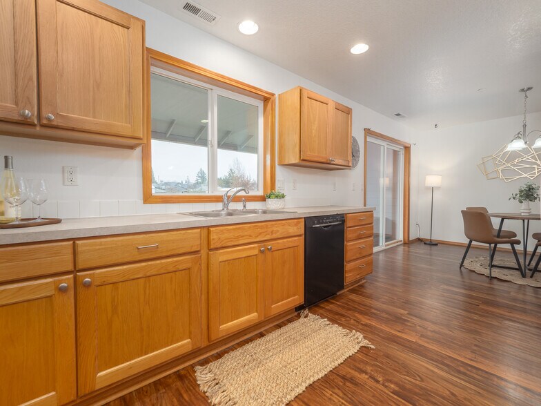 More Photos Of 402 E Washington St, Carlton Multifamily For Sale