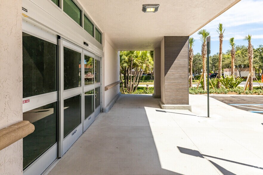 More Photos Of 4901 N Federal Hwy, Boca Raton Storefront For Lease