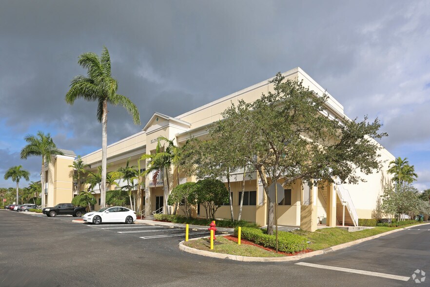 More Photos Of 2701 Vista Pky, Royal Palm Beach Light Manufacturing For Lease