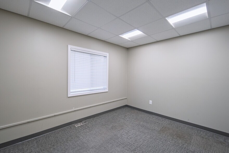 More Photos Of 404 Troy Schenectady Rd, Latham Office Residential For Lease