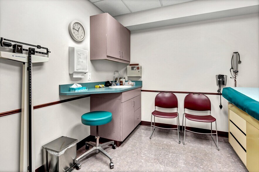 More Photos Of 1511 Northway Dr, Saint Cloud Medical For Sale