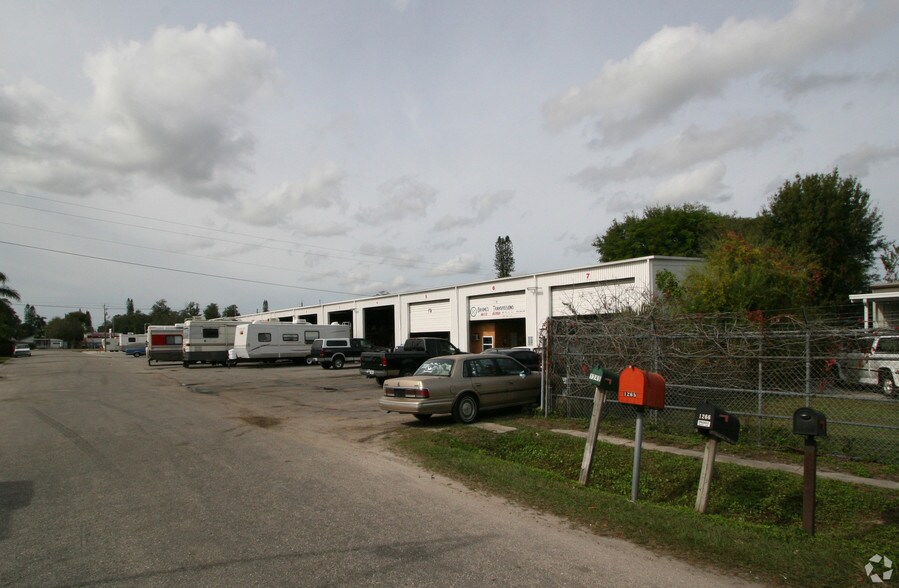 More Photos Of 1266 28th Ave, Bradenton Warehouse For Lease