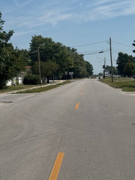 More Photos Of 109 E Clark St, La Plata Freestanding For Lease