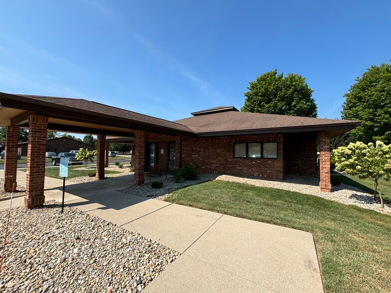 More Photos Of 2665 Fox Pointe Dr, Columbus Medical For Lease