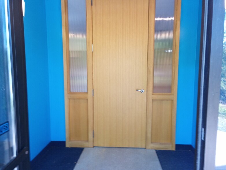 More Photos Of 12510 Fletcher Ln, Rogers Light Manufacturing For Lease