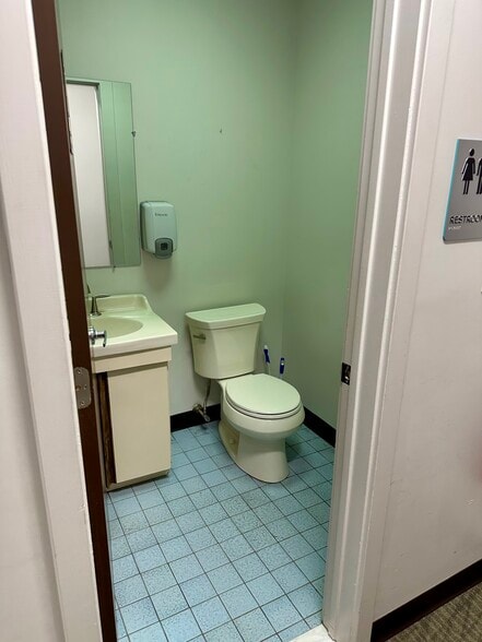 More Photos Of 148 East Ave, Norwalk Medical For Sale