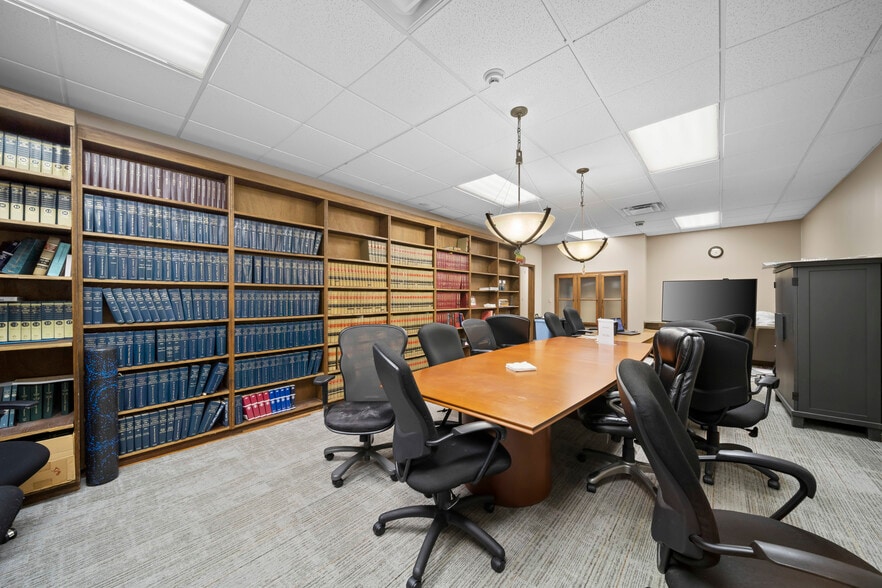More Photos Of 2417 E Skelly Dr, Tulsa Office For Sale
