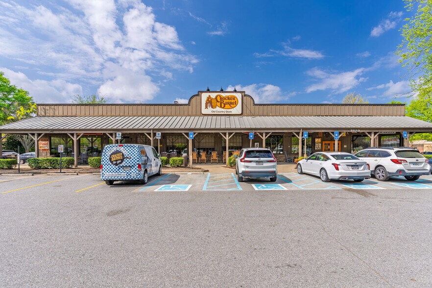 Primary Photo Of 5580 Windward Pky, Alpharetta Restaurant For Lease
