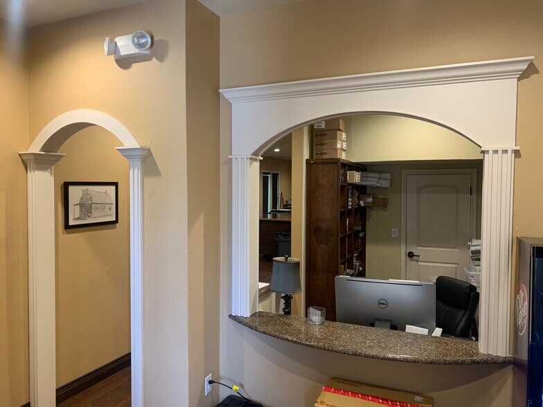 More Photos Of 4602 Park Springs, Arlington Loft Creative Space For Sale