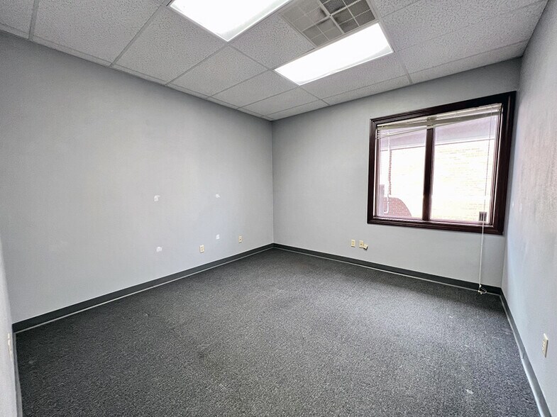 More Photos Of 2 Bronze Pointe, Swansea Office For Sale