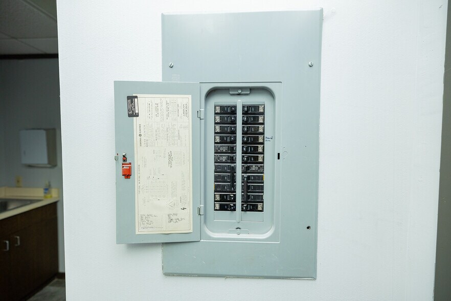 More Photos Of 1020 N Main St, Wichita Medical For Sale