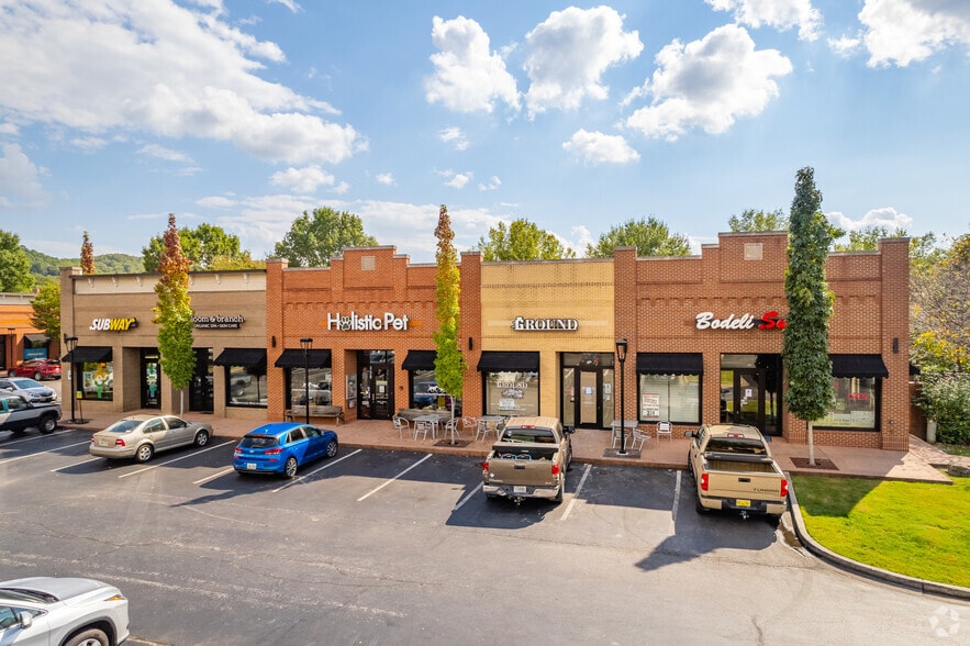 More Photos Of 330 Mayfield Dr, Franklin Freestanding For Lease