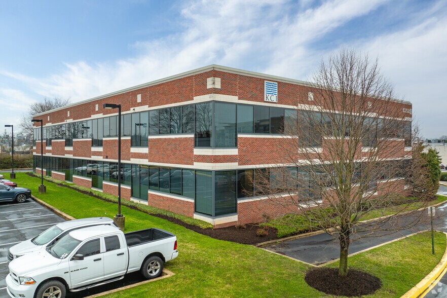 More Photos Of 1352 Marrows Rd, Newark Office For Lease