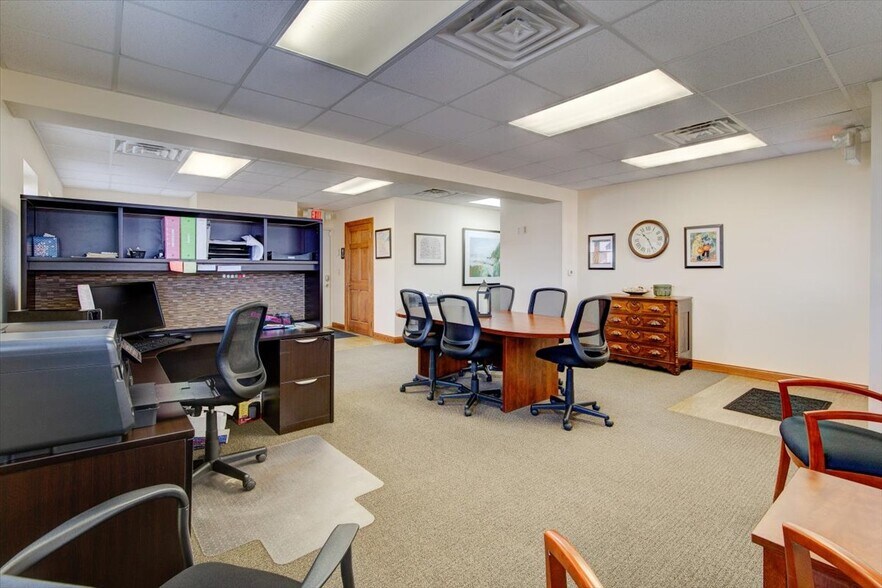 More Photos Of 2919 1st Ave SE, Cedar Rapids Office For Sale