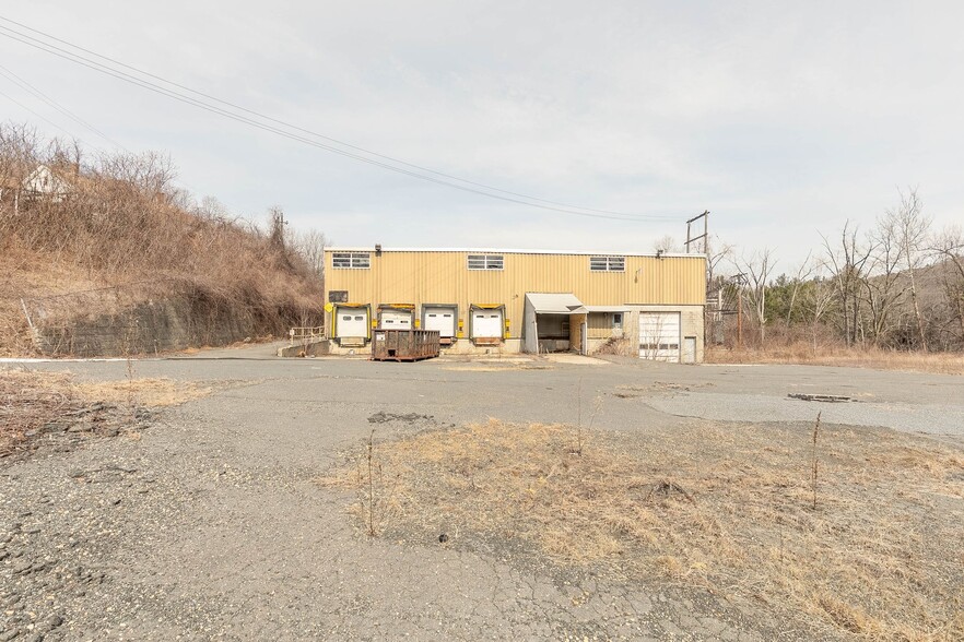 More Photos Of 1190 Huntington Rd, Huntington Manufacturing For Lease