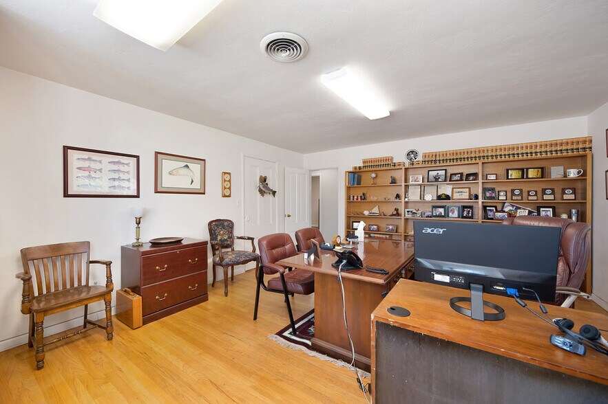 More Photos Of 1407-1409 Lincoln Way, Auburn Office For Sale