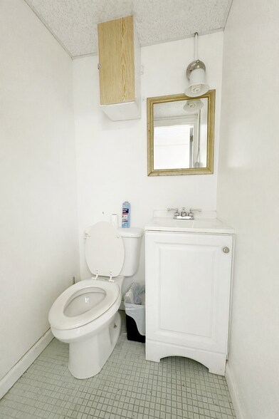 More Photos Of 1214 36th Ave, Astoria Storefront Retail Residential For Lease