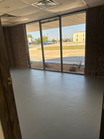 More Photos Of 5770 NW Expressway St, Oklahoma City Office For Lease