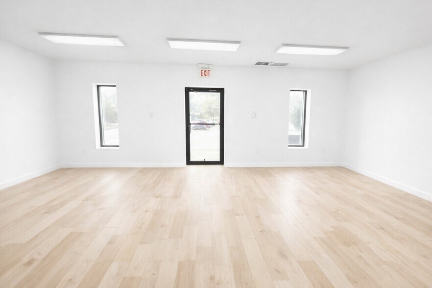 More Photos Of 1525 Senoia Rd, Tyrone Distribution For Lease