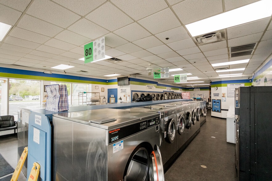 More Photos Of 23100-23300 Coolidge Hwy, Oak Park Freestanding For Sale