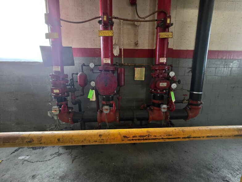 More Photos Of 401 E 5th St, Pinconning Distribution For Sale